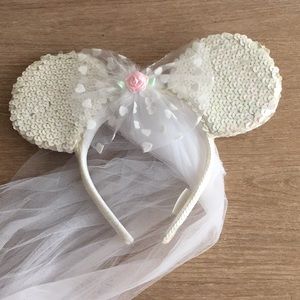 Shimmery Bridal Minnie Mouse Ears